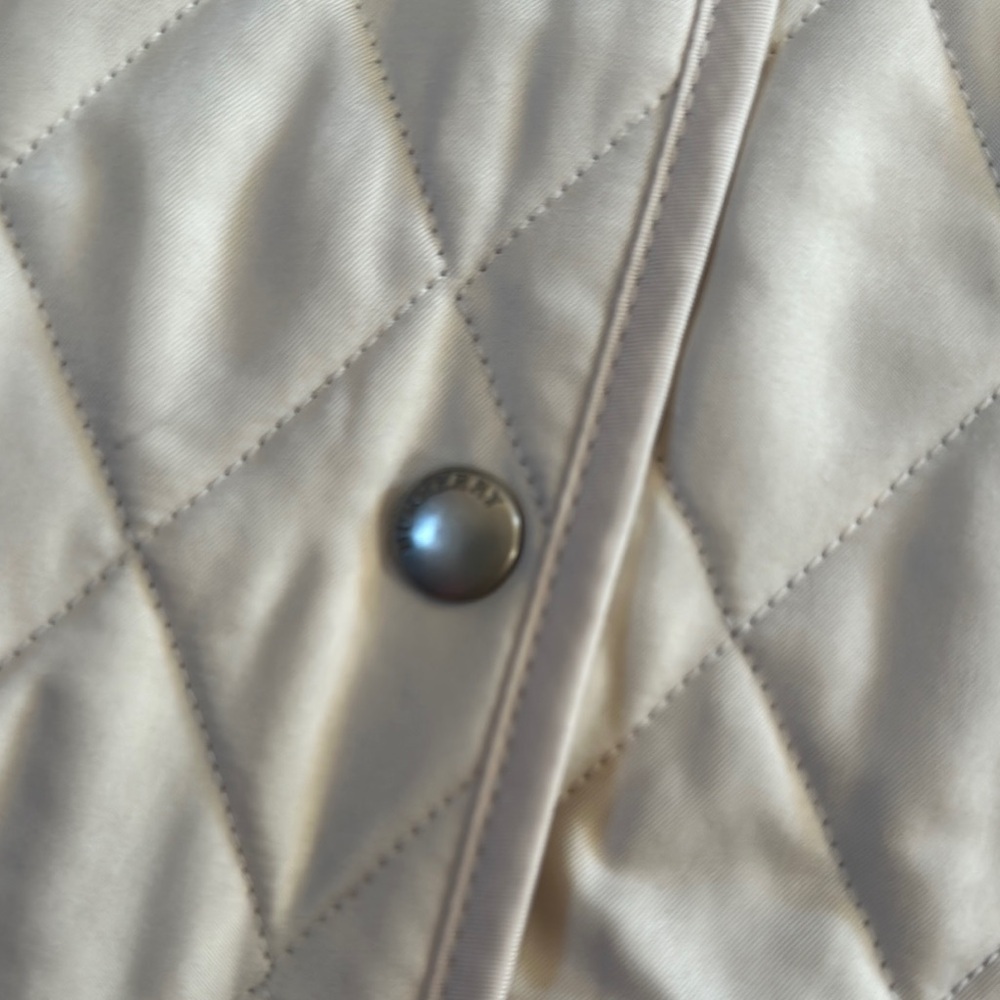Burberry Cream Quilted Puffer Jacket with Pointed Collar - Picture 2 of 7